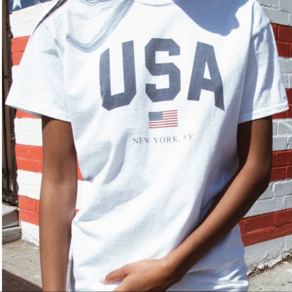 Brandy Melville Tops - Brandy tee